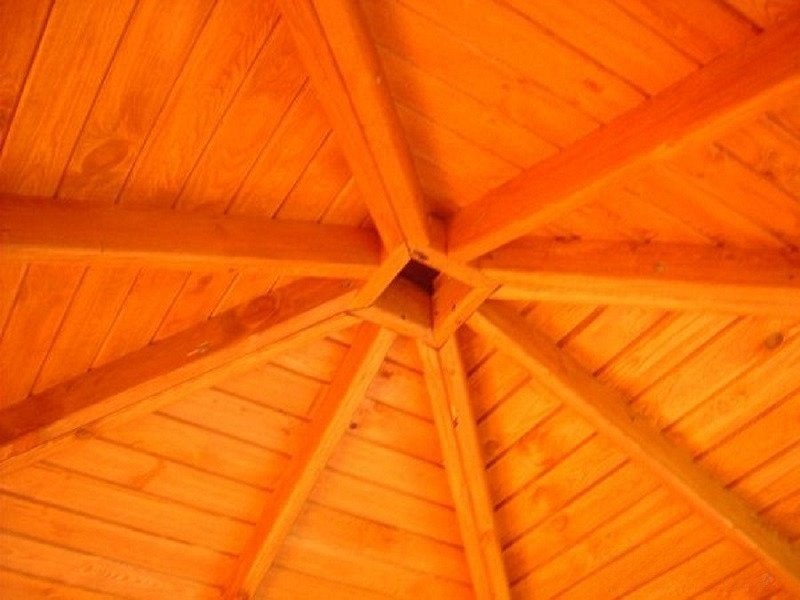 Wnętrze domków narzędziowych