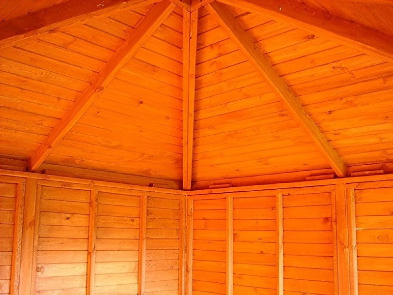 Wnętrze domków narzędziowych