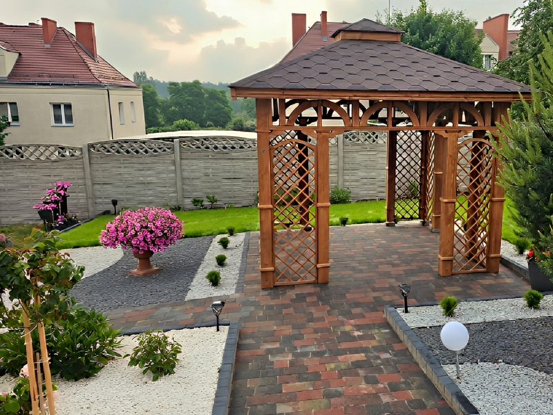 Altana 5 czterokątna klasyczna i elegancka, ryflowane słupy.