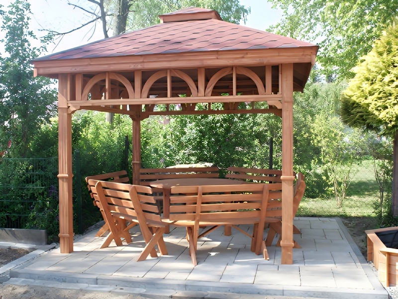 Altana 6 czterokątna wykonana z drewna sosnowego, ryflowane słupy.