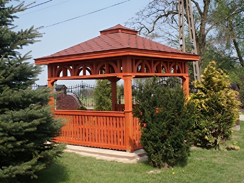 Altana 6 czterokątna, podłoga i płotki, ryflowane słupy. Altana 6 czterokątna, podłoga i płotki, ryflowane słupy.