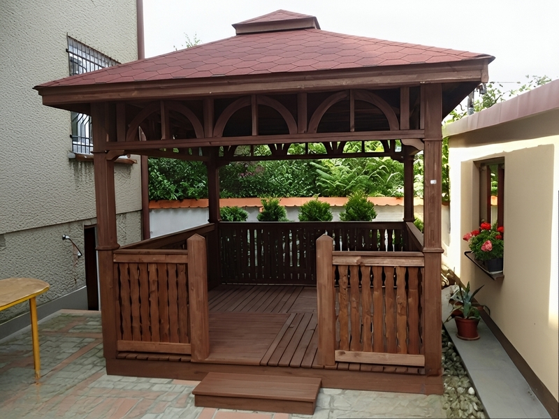 Altana 6 czterokątna, podłoga i płotki, ryflowane słupy. Altana 6 czterokątna, podłoga i płotki, ryflowane słupy.