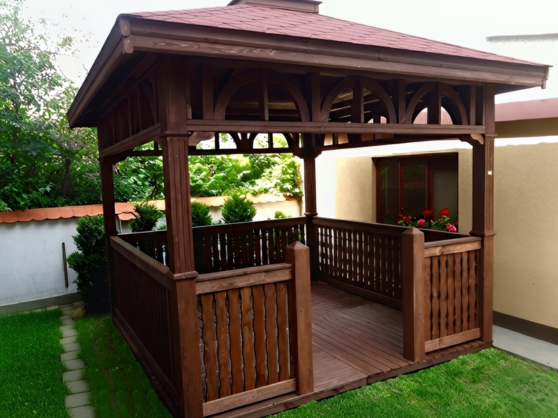 Altana 6 czterokątna, podłoga i płotki, ryflowane słupy. Altana 6 czterokątna, podłoga i płotki, ryflowane słupy.