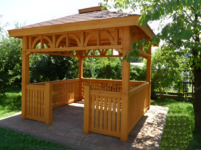 Altana 6 czterokątna, podłoga i płotki, ryflowane słupy. Altana 6 czterokątna, podłoga i płotki, ryflowane słupy.