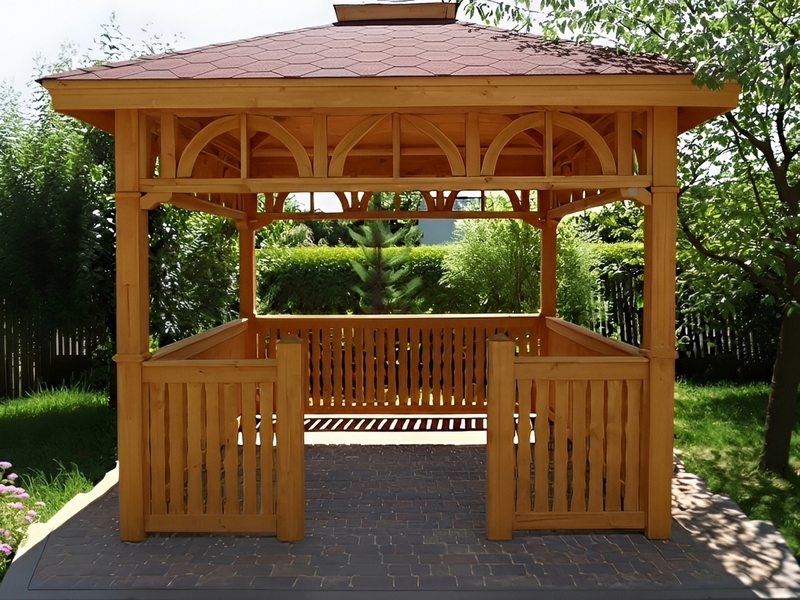 Altana 6 czterokątna, podłoga i płotki, ryflowane słupy. Altana 6 czterokątna, podłoga i płotki, ryflowane słupy.