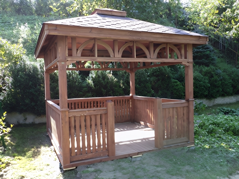 Altana 6 czterokątna, podłoga i płotki, ryflowane słupy. Altana 6 czterokątna, podłoga i płotki, ryflowane słupy.