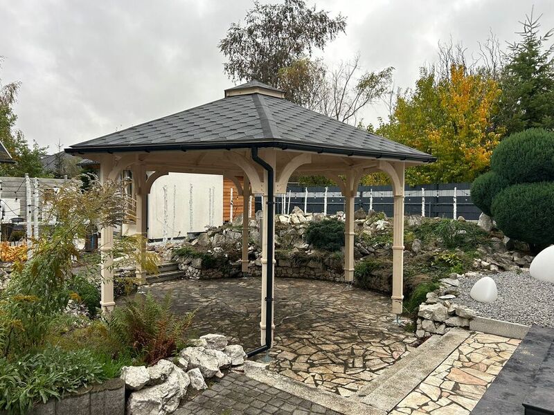 Altana 8, średnica 4 m, ryflowane słupy