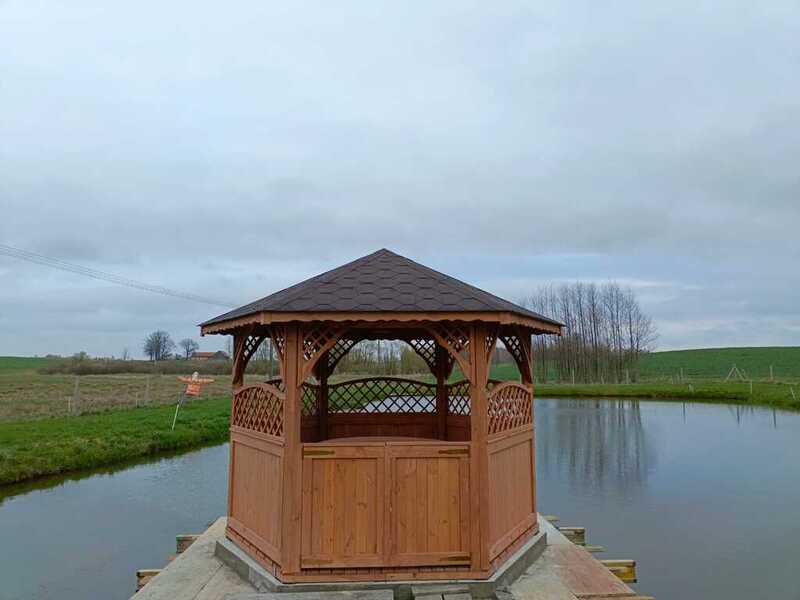 Altana 27 drewniana sosnowa sześciokątna bez dolnych ozdób Altana 27 drewniana sosnowa sześciokątna bez dolnych ozdób