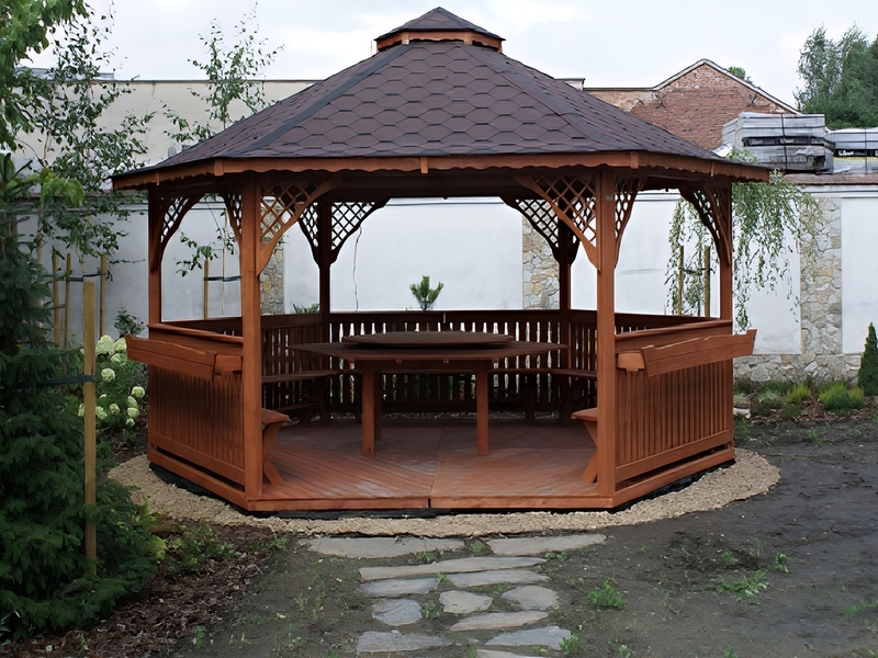 Altana 2 sześciokątna wykonana z drewna sosnowego, kryta gontem bitumicznym. Ruchomy blat. Altana 2 sześciokątna wykonana z drewna sosnowego, kryta gontem bitumicznym. Ruchomy blat.