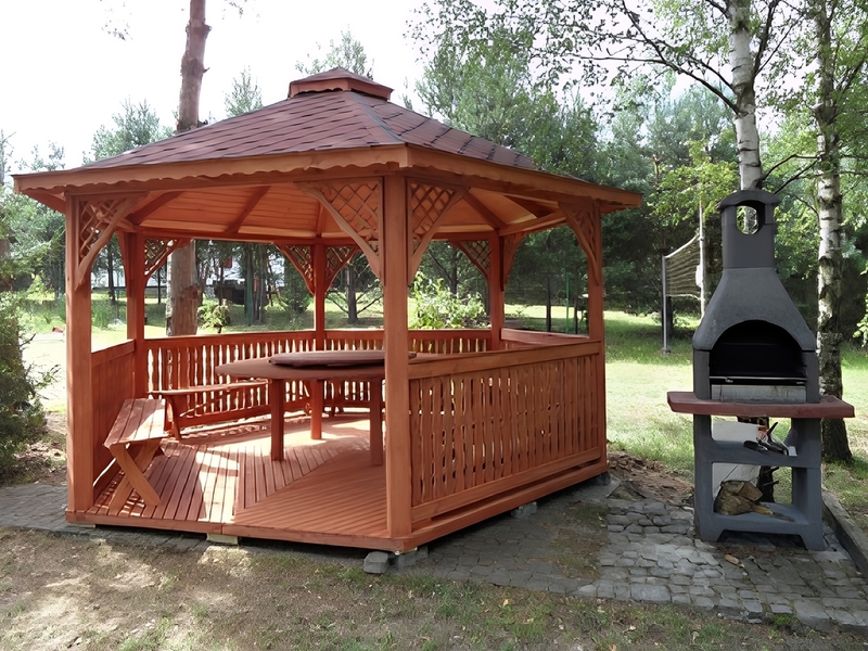 Altana 2 sześciokątna wykonana z drewna sosnowego, kryta gontem bitumicznym. Ruchomy blat. Altana 2 sześciokątna wykonana z drewna sosnowego, kryta gontem bitumicznym. Ruchomy blat.