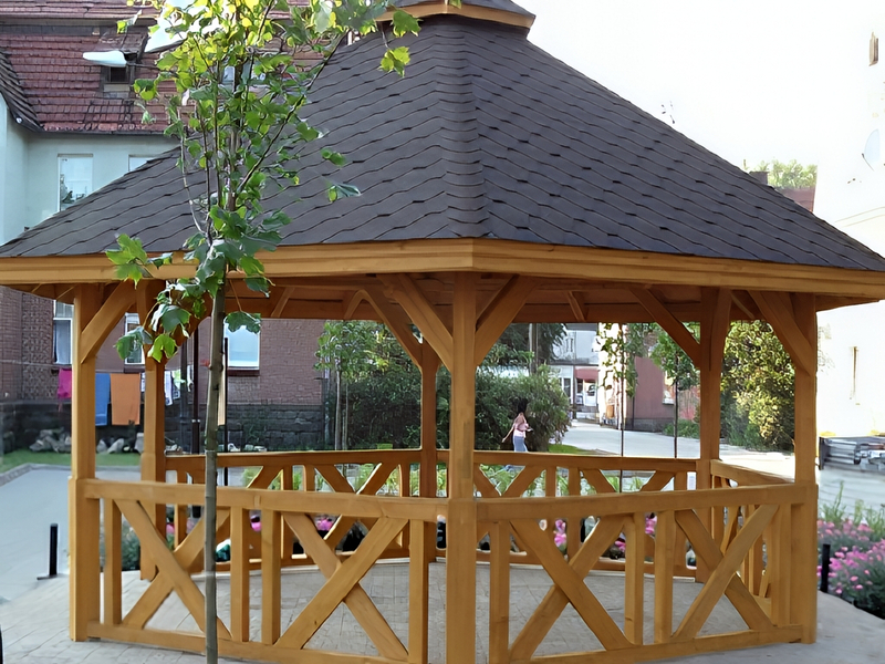 Altana 12 drewniana sosnowa sześciokątna.