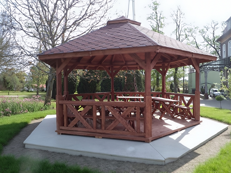 Altana 12 drewniana sosnowa sześciokątna.