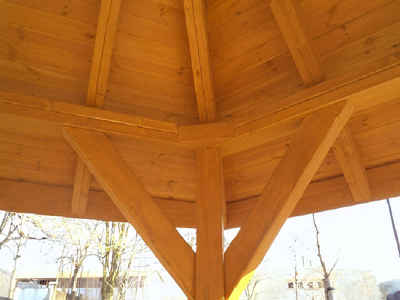 Altana 12 drewniana sosnowa sześciokątna.