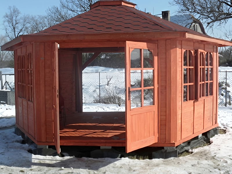Altana 15 drewniana sosnowa sześciokątna, oszklona.