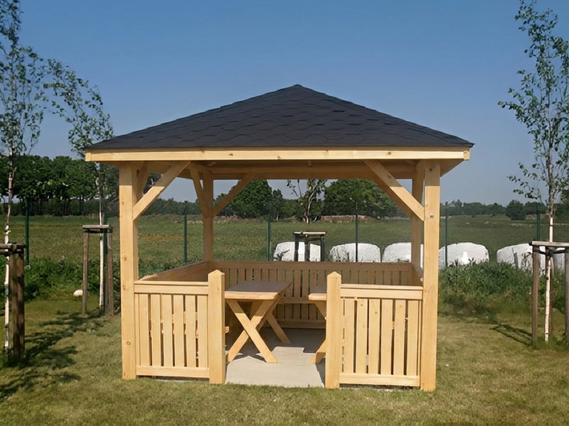 Altana 16 drewniana sosnowa czterokątna.