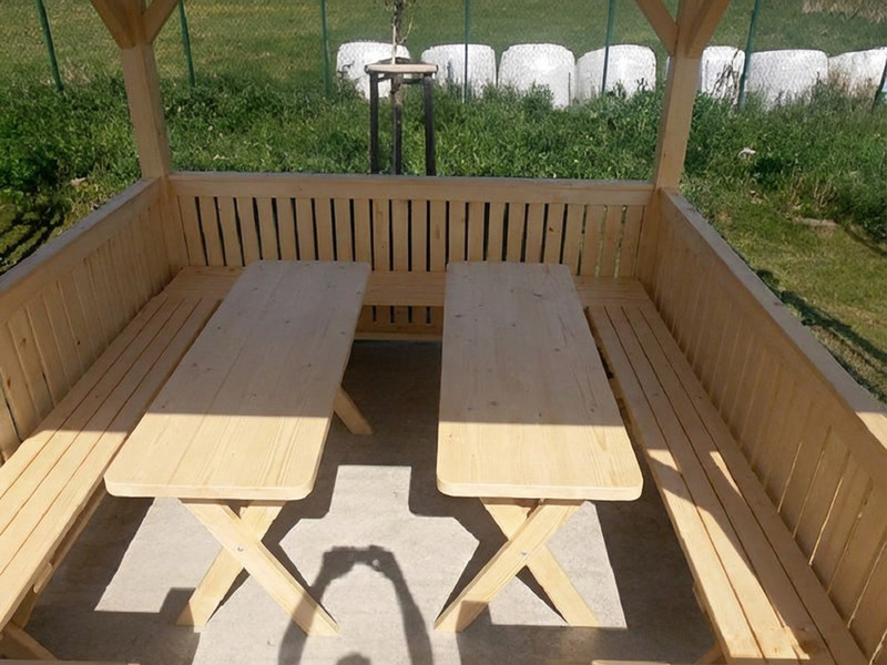 Altana 16 drewniana sosnowa czterokątna.