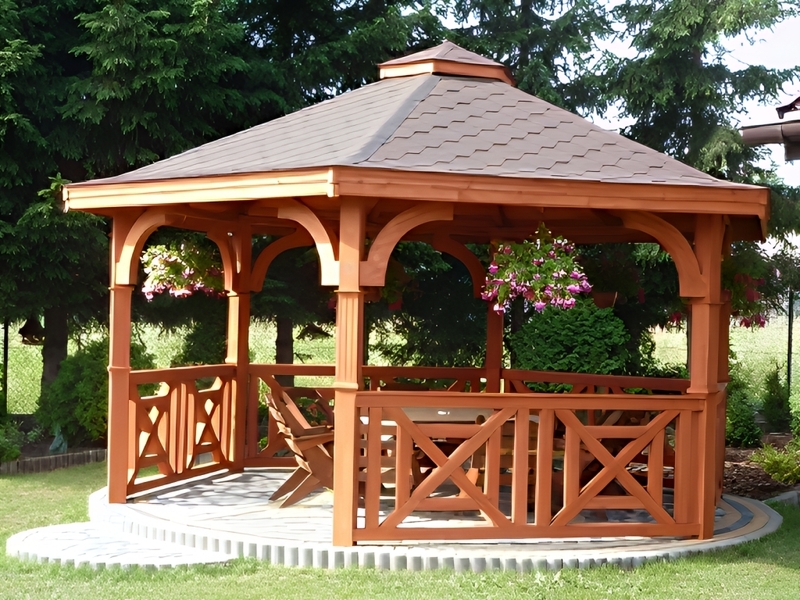 Altana 17 drewniana sosnowa sześciokątna, ryflowane słupy.