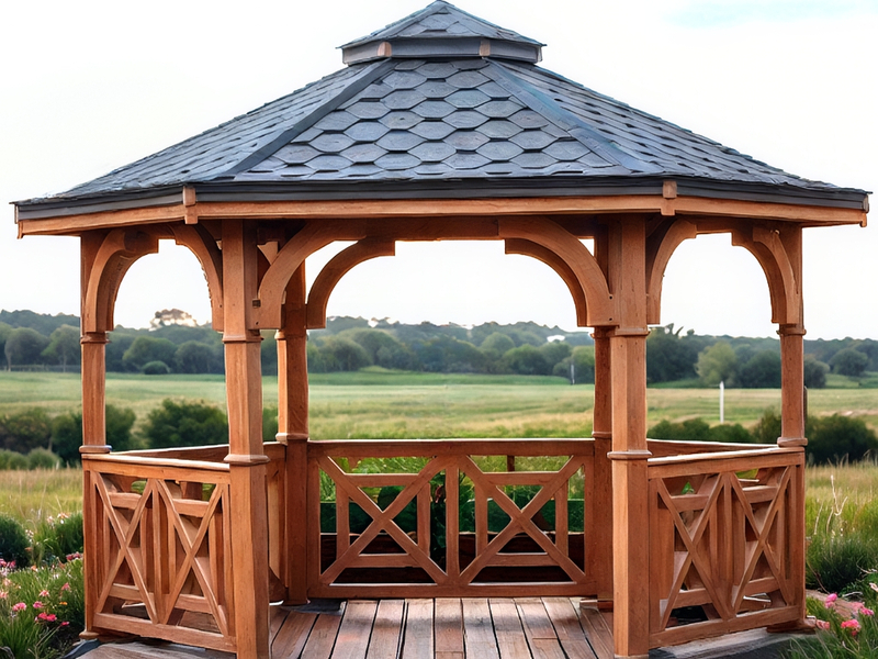 Altana 17 drewniana sosnowa sześciokątna, ryflowane słupy.