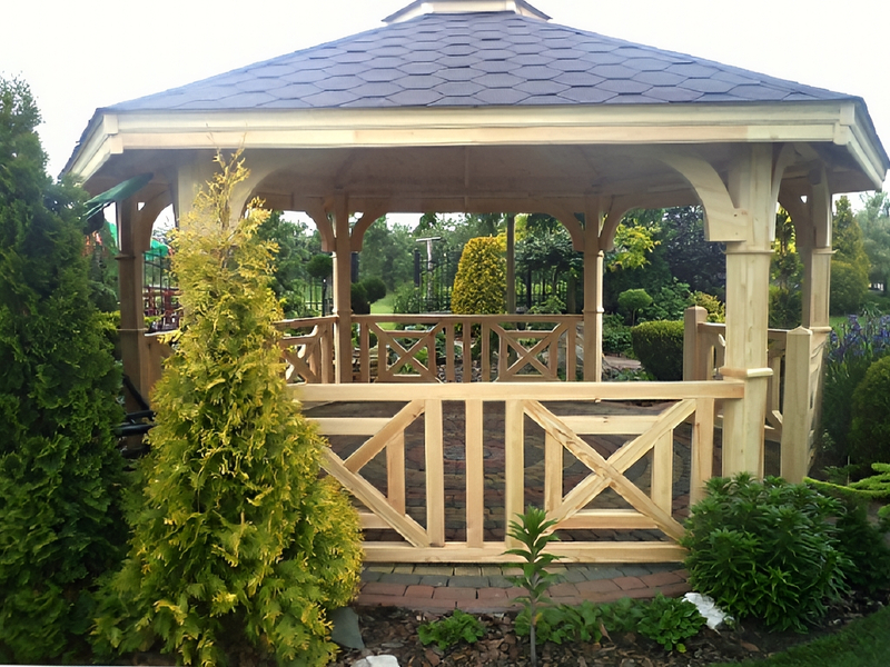 Altana 17 drewniana sosnowa sześciokątna, ryflowane słupy.