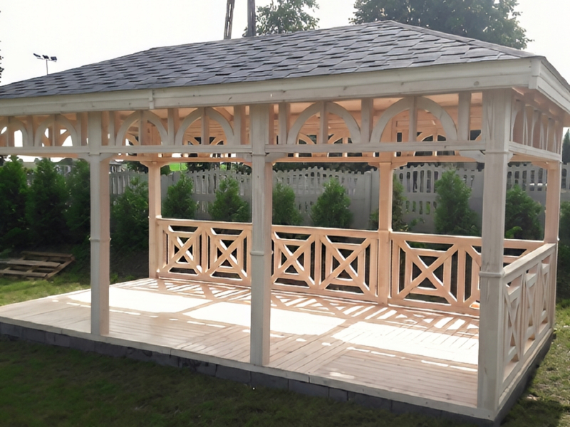 Altana 22 sosnowa prostokątna, ryflowane słupy.