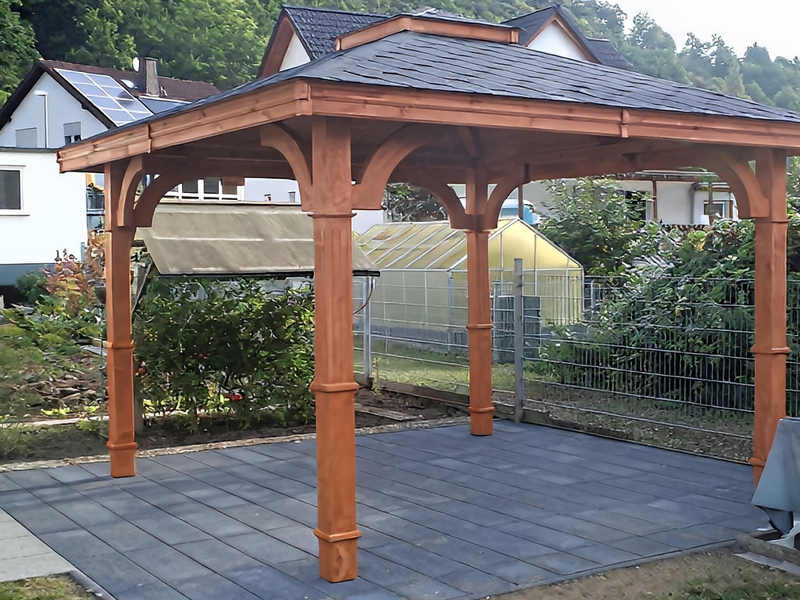 Altana 25 sosnowa ryflowane słupy