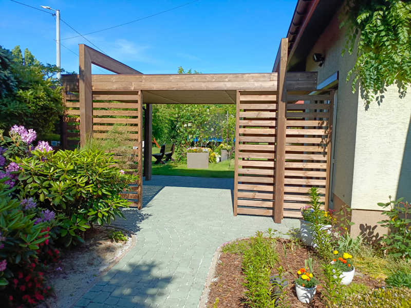 Altana 26 drewniana sosnowa kolumnowa