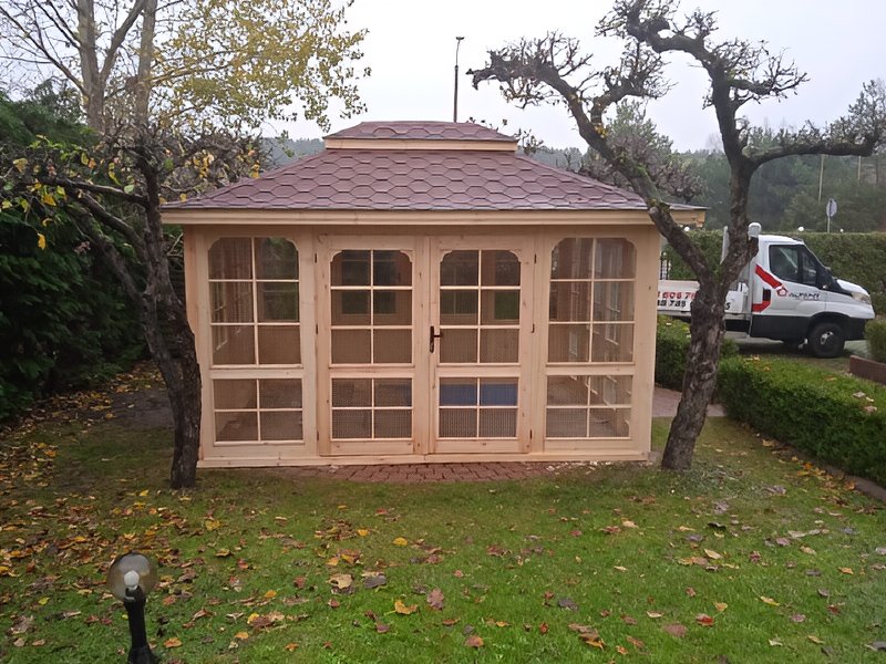 Altana 32 drewniana sosnowa oszklona kapelusz Altana 32 drewniana sosnowa oszklona kapelusz