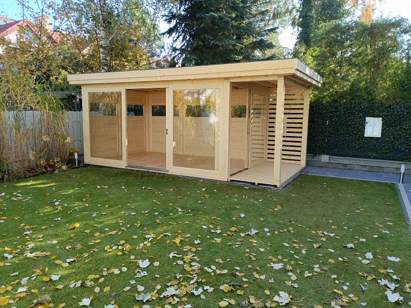 Prostokątna altana sosnowa z dachem z blachy i bocznym tarasem – model nr 33