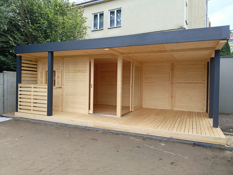 Altana ogrodowa z funkcjonalnym systemem drzwi przesuwnych z dwóch stron