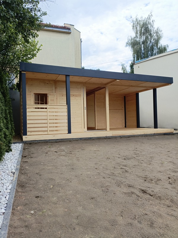 Prostokątna altana szklana 7x4 m jako nowoczesna strefa relaksu w ogrodzie