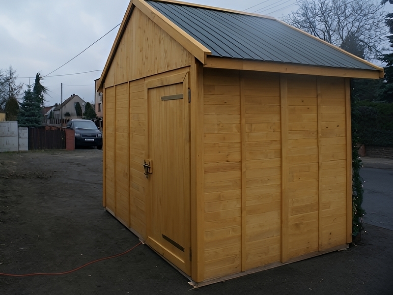 Domek handlowy nr 1 pokryty blachą Domek handlowy nr 1 pokryty blachą