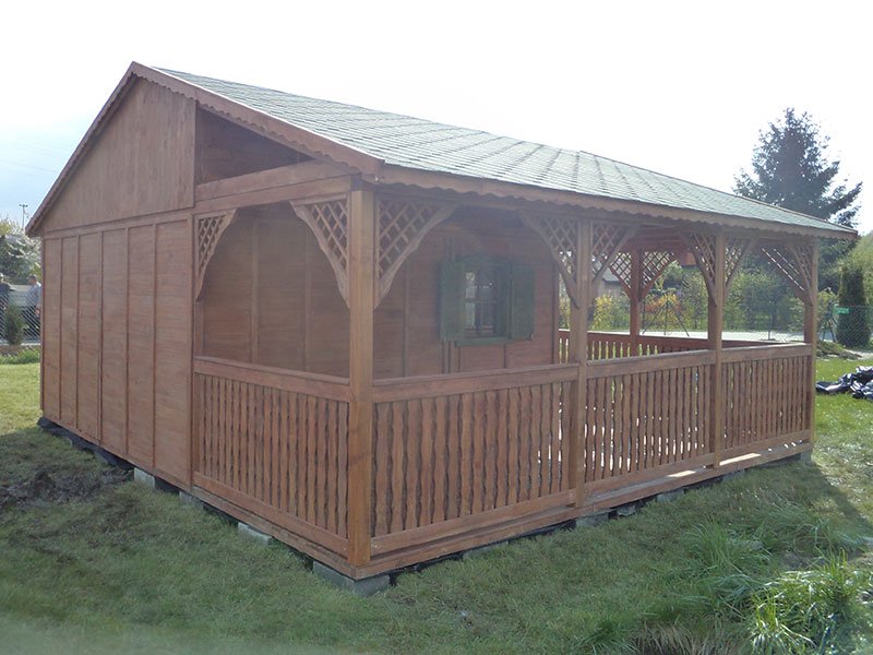 Domek letniskowy z bocznym tarasem