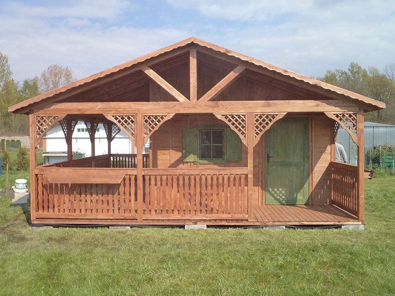 Domek letniskowy z bocznym tarasem