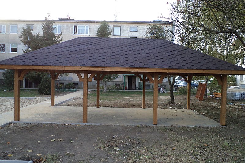 wiata nr 2 z dachem czterospadowym