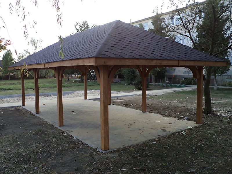 Wiata nr 2 z dachem czterospadowym