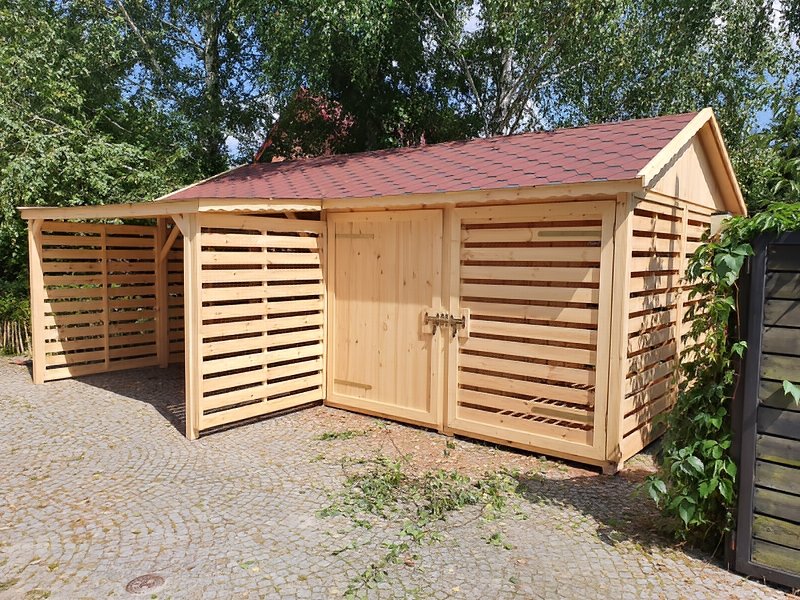 Wiata 4 pomieszczeniem gospodarczym i drewutnią