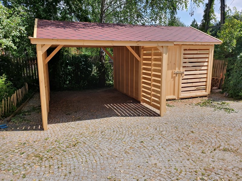 Wiata 4 pomieszczeniem gospodarczym i drewutnią